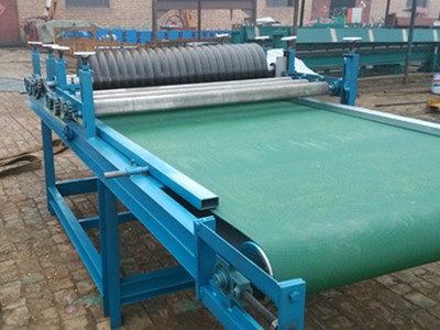 專業(yè)制造與銷售一體化 大城縣雙榮機(jī)械設(shè)備廠引領(lǐng)玻璃棉裁條機(jī)與巖棉制品行業(yè)